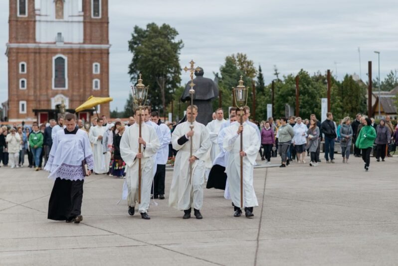 Advento stotelė: Šiluva kviečia pabėgti iš šurmulio ir patirti šviesų Kalėdų laukimą