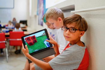 Žaisti negalima drausti – kur dėti kablelį?