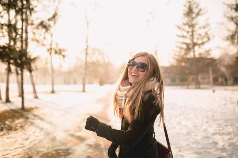 Akiniai nuo saulės žiemą. Kodėl jie būtini?