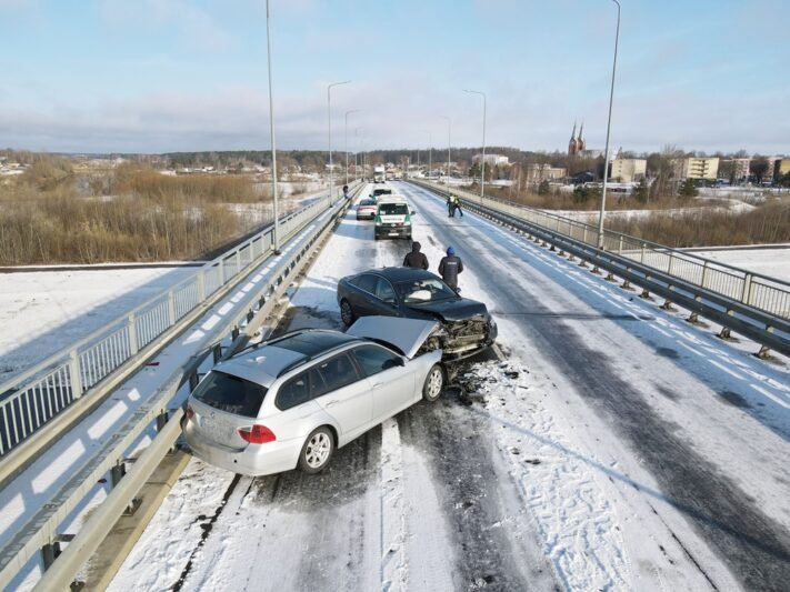 Ant tilto per Nemuną – dvi avarijos, susidarė didžiulės spūstys (nuotraukos, papildyta) (2)
