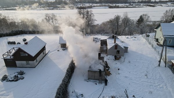Apdegė pagalbinis pastatas (nuotraukos)