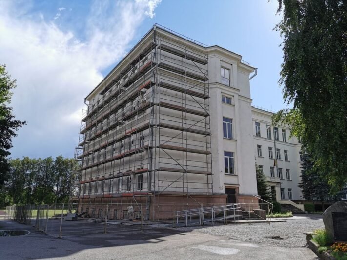 Apsisprendė: gimnazistams teks mokytis nuotoliniu būdu (2)