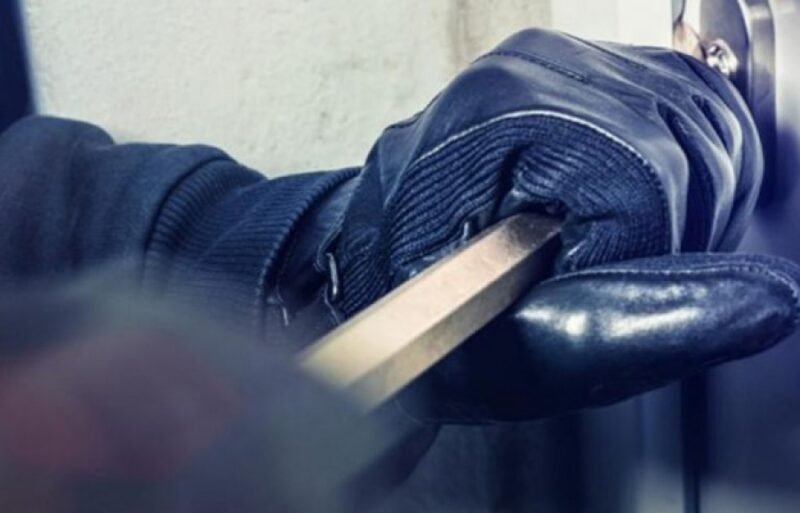 Apvogė stoties tualetą (1)