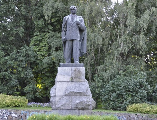 Ar parkeliaus Petro Cvirkos paminklas į Klangius? (9)