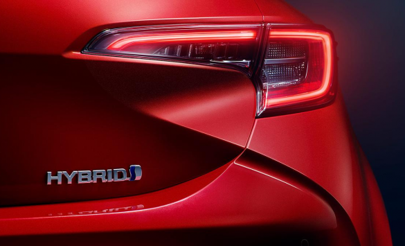 Ar verta persėsti į hibridinį automobilį?
