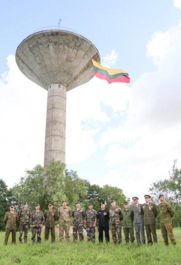 Šauliai iškėlė didžiulę Trispalvę (video) (3)