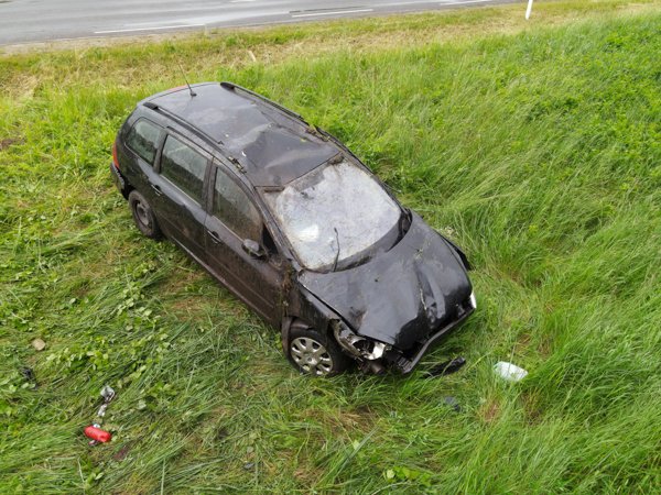 Automobilis vertėsi kūliais (nuotraukos)