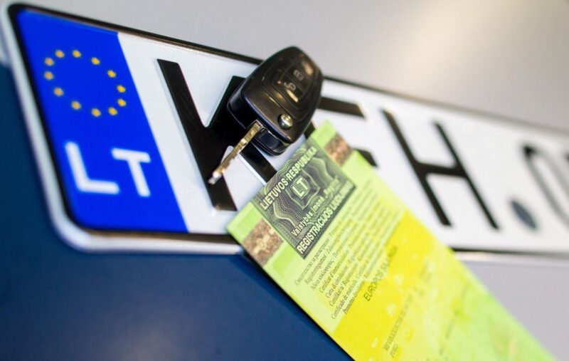 Bandė užregistruoti automobilį su galimai suklastotu identifikavimo numeriu
