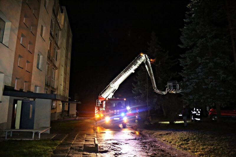 Į daugiabutį skubėjo ugniagesiai (nuotraukos)