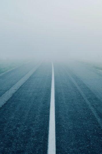 Didžiojoje šalies dalyje eismo sąlygas sunkina rūkas