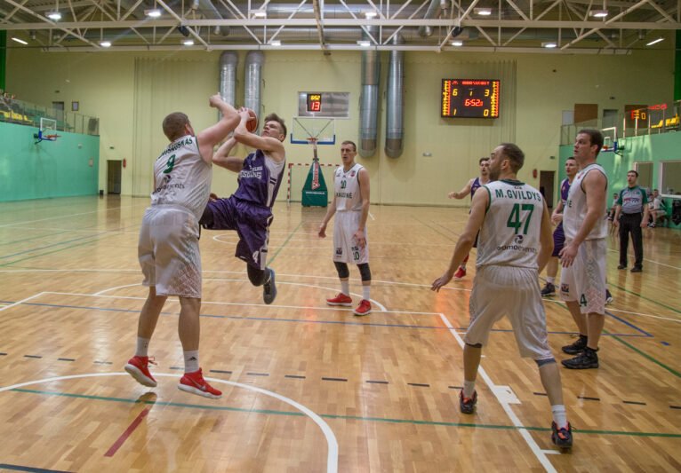 Dėl čempionų vardo kovos „vilkai“ ir raudoniškiai (nuotraukos)