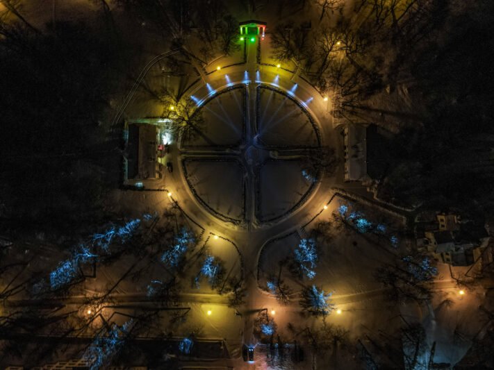 Dvaro parkas nušvito tautinėmis spalvomis (video)