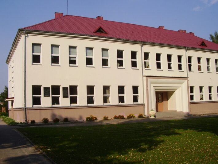 Eržvilko gimnazijoje išlaikyti mokinį kainuoja 5413 eurų, o mokykla – gimnazijų reitingo uodegoje (10)