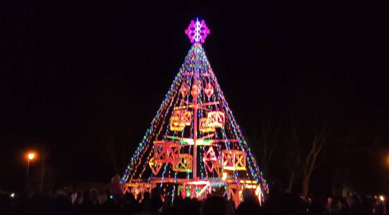 Gelgaudiškyje įžiebta kalėdinė eglutė (tiesioginė transliacija)