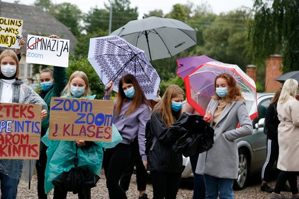 Gimnazistai protestavo prieš nuotolinį mokymą (video, nuotraukos) (22)