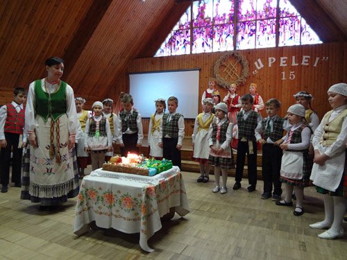 Gimtadienio tortu „Upelė“ vaišino bičiulius