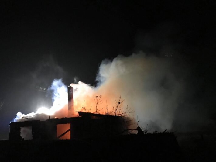 Girdžiuose sudegė namas (nuotraukos, video)