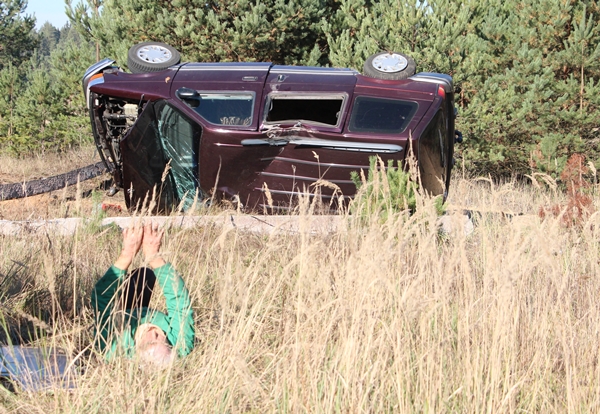 Girtas kelių gaidelis nuvertė elektros stulpą (nuotraukos, video) (8)