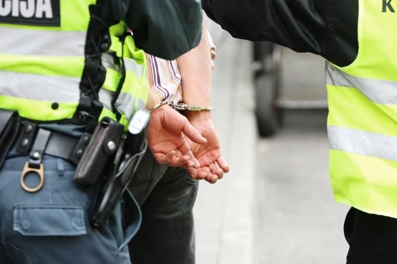 Greičiuose vyras grasino susprogdinti namą