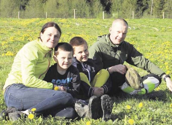 Gyvenimo pilnatvė – dvi širdys ir rankų dvi poros