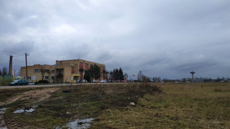 Iš miesto dingo žmones erzinusios priekabos