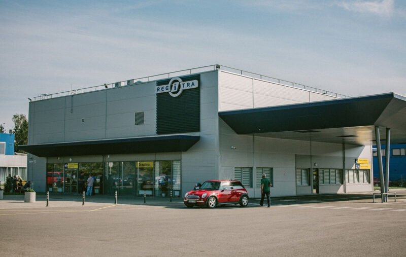 Šią savaitę prognozuojamas rekordinis ukrainiečių srautas „Regitros“ padaliniuose: gyventojai kviečiami naudotis E. paslaugomis