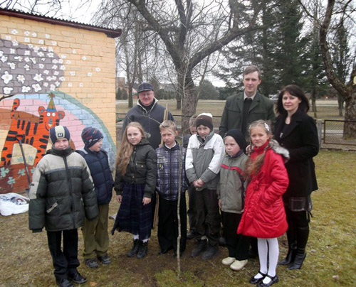 Jurbarkuose sužaliuos antrokų pasodintas ąžuolas