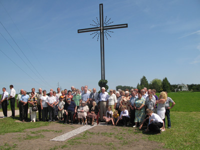 Kaimo atminimą saugo kryžius