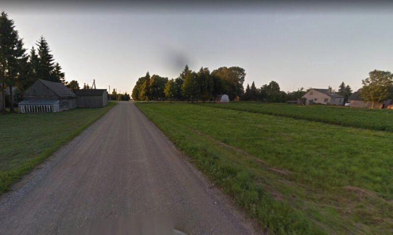 Kaimo svečią lupo vyrų būrys