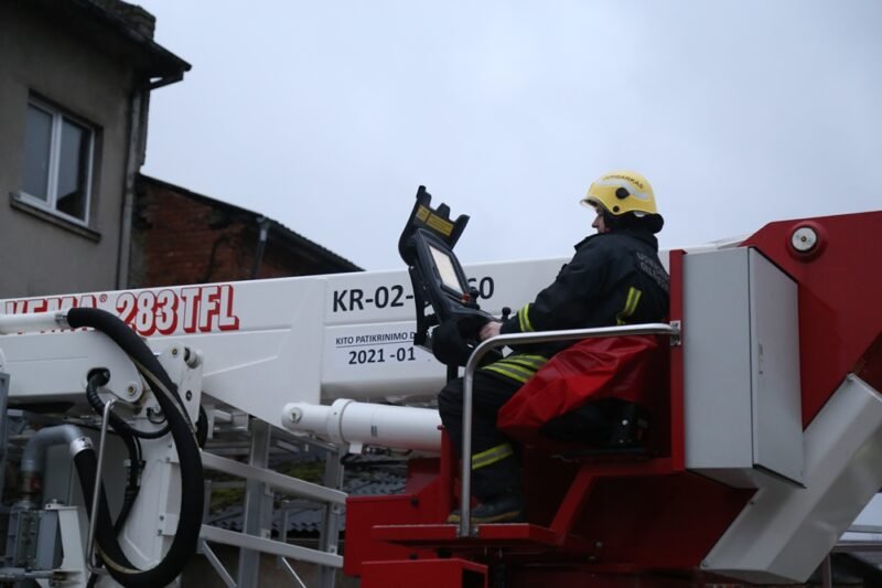 Į Kauno g. skubėjo didelės ugniagesių pajėgos (nuotraukos) (1)