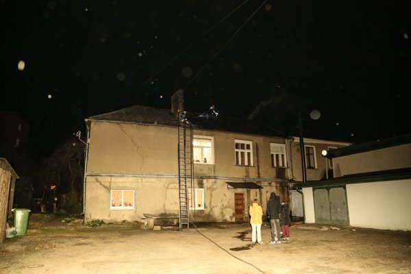 Kauno gatvėje užsidegė daugiabutis (nuotraukos)