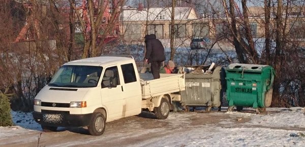 Įkliuvo šiukšlintojas (video) (2)