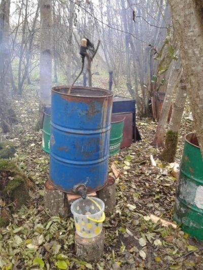 Įkliuvo naminę degtinę varęs vyras