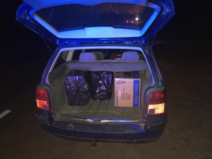 Įkliuvo su pusantro tūkstančio cigarečių pakelių