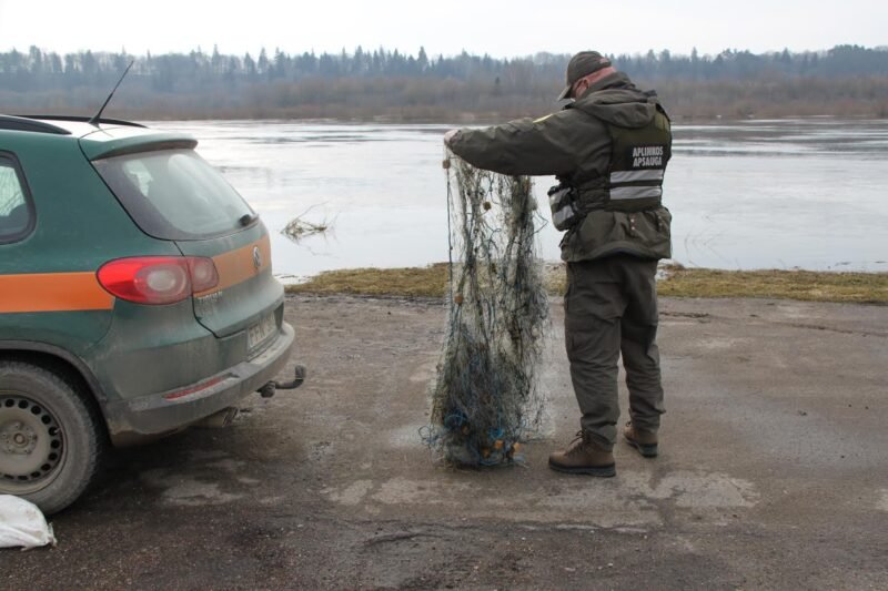 Įkliuvo tinklu brakonieriavę vyrai