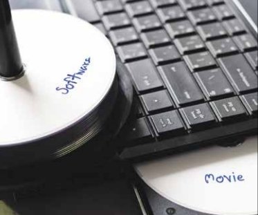 Kokį pavojų kelia nelegali programinė įranga?