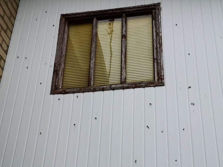 Kruša varpė sienas, laužė stogus, daužė langus – savivaldybė bandys kompensuoti dalį žalos (nuotraukos) (9)