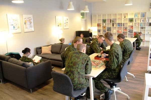 Kęstučio batalione duris atvėrė moderni biblioteka ir poilsio erdvė (nuotraukos)
