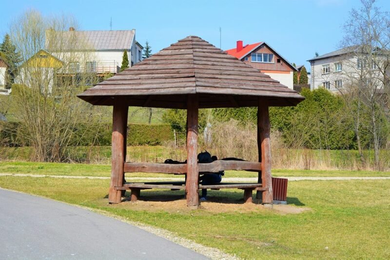 Kviečia tvarkyti Imsrės tako pavėsines (5)