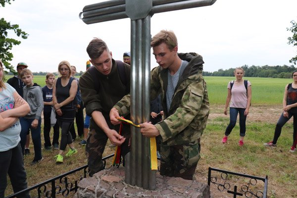 Laukais ir upeliais – pagerbti partizanų