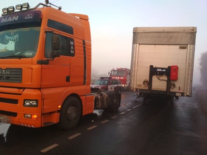 Lauko g. vilkikas pametė priekabą (nuotraukos)