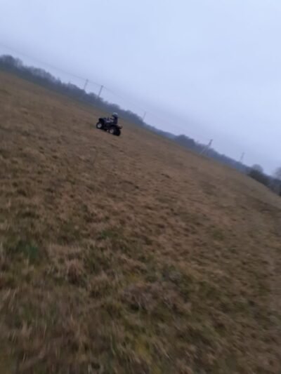 Laukus siaubę chuliganai ūkininką partrenkė keturračiu, spardė kojomis (16)