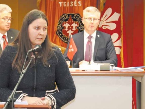 Lendantis darbo brokas kelia aistras taryboje (6)