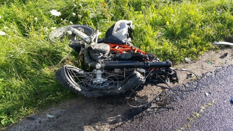 Lengvai įkaušusi pasienietė partrenkė motociklininką: lūžo kaulai