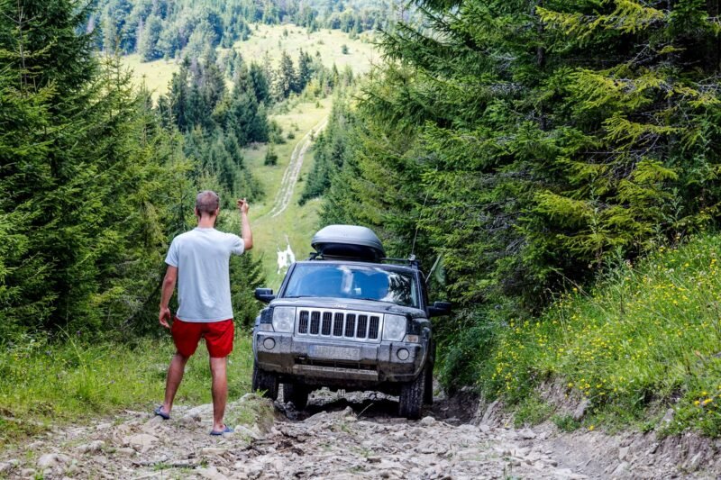 Lietuvos ir Estijos vairuotojų svajonių automobilis – visureigis, penktadalis lietuvių neabejingi elektromobiliui