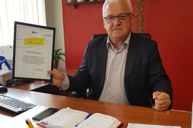 Lietuvos paštas įteikė padėkas Lietuvos savivaldybių seniūnams už vietinių kelių priežiūrą