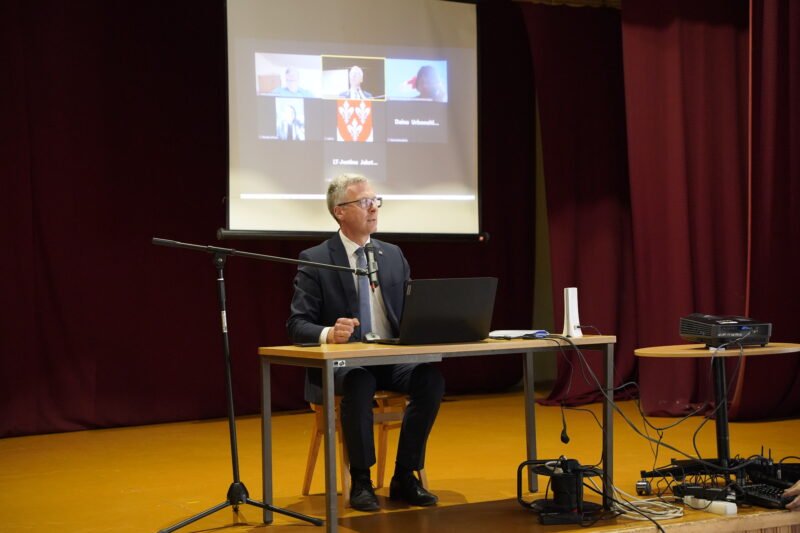 Meras apsisprendė: apklausos dėl migrantų nerengs