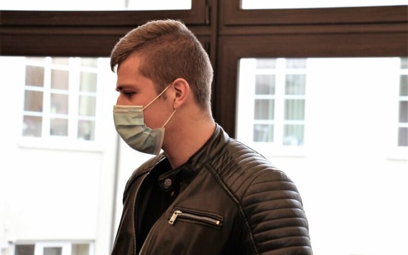 Merginai žandikaulį sulaužęs jurbarkietis – vėl teisme: kaltinamojo laukia papildomos apklausos, prašoma realios laisvės atėmimo bausmės (11)