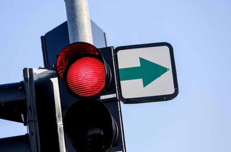 Į miestą grįžtą dvi žalios rodyklės