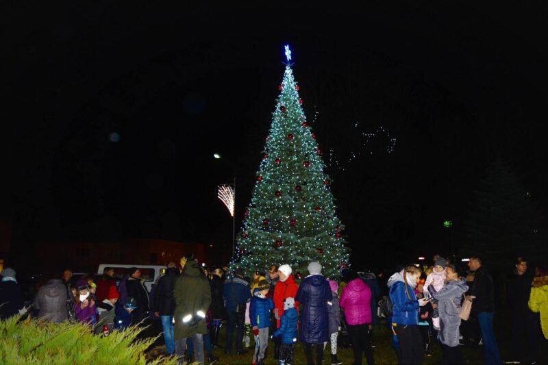 Miestą nuspalvino Kalėdų dvasia (2 video)